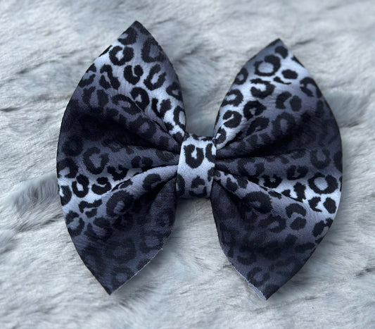 Monochrome Leopard